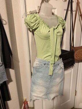 Light Green Tie-Front Puff Sleeve Women's Top